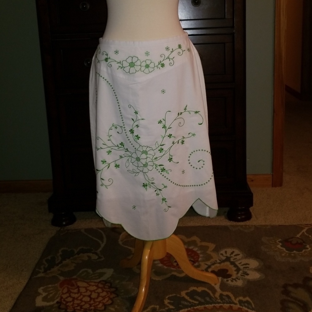 Bandolino Fresh as spring skirt